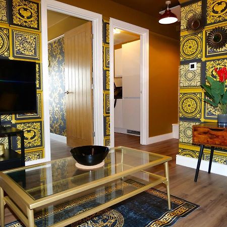 Ultra Deluxe Versace Apartment Near Sheffield Full Sky Tv Rotherham Esterno foto