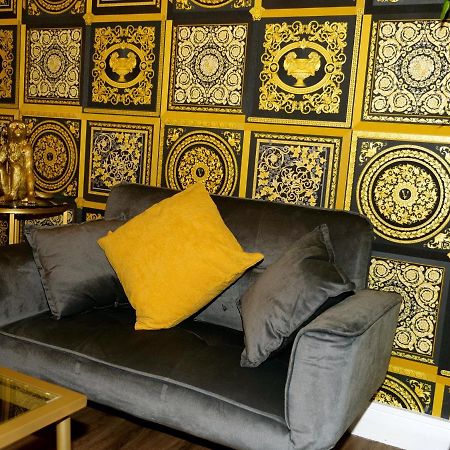 Ultra Deluxe Versace Apartment Near Sheffield Full Sky Tv Rotherham Esterno foto