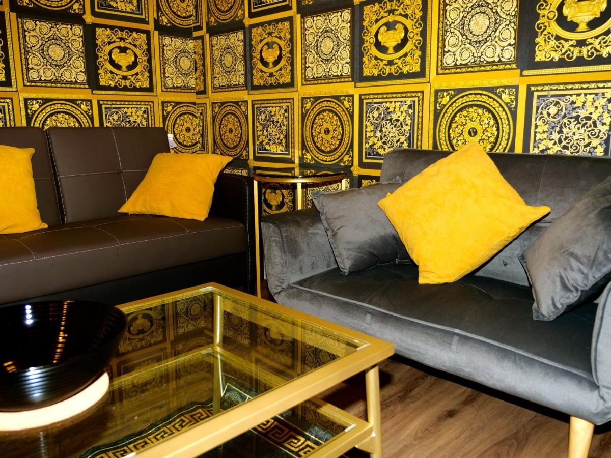 Ultra Deluxe Versace Apartment Near Sheffield Full Sky Tv Rotherham Esterno foto