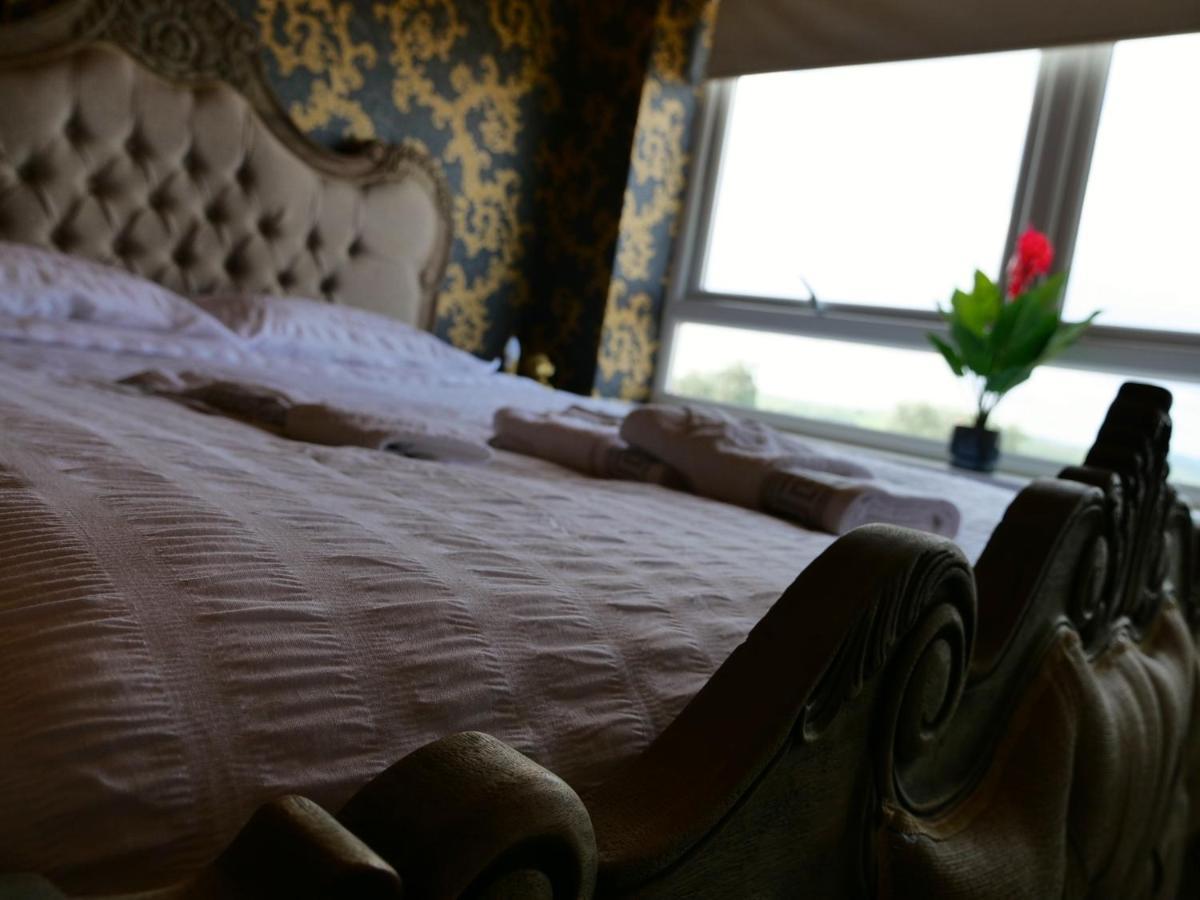 Ultra Deluxe Versace Apartment Near Sheffield Full Sky Tv Rotherham Esterno foto