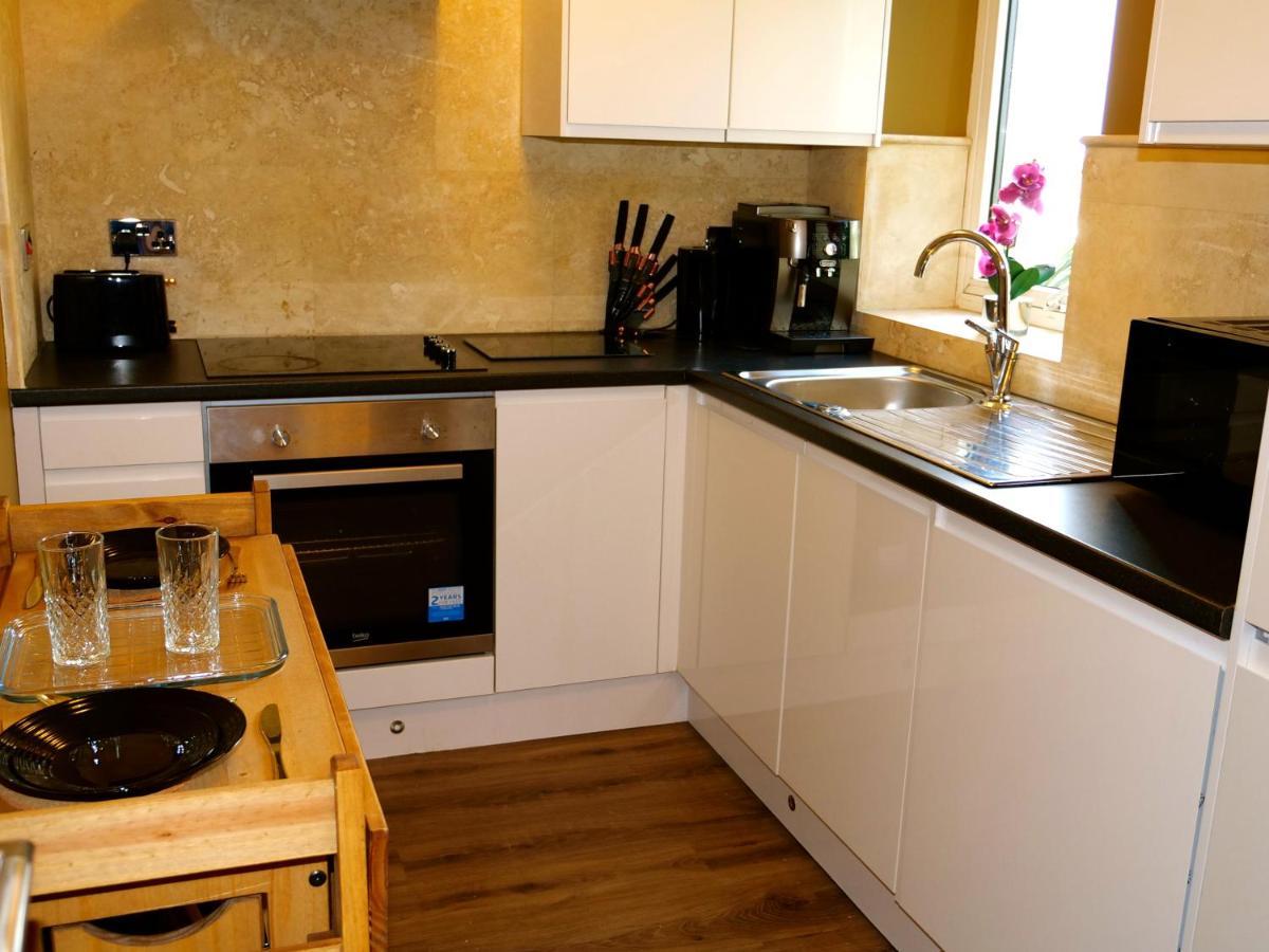 Ultra Deluxe Versace Apartment Near Sheffield Full Sky Tv Rotherham Esterno foto